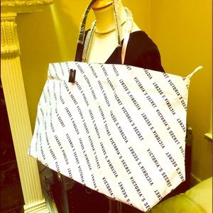 NWT Victoria’s Secret Tote Bag 💗